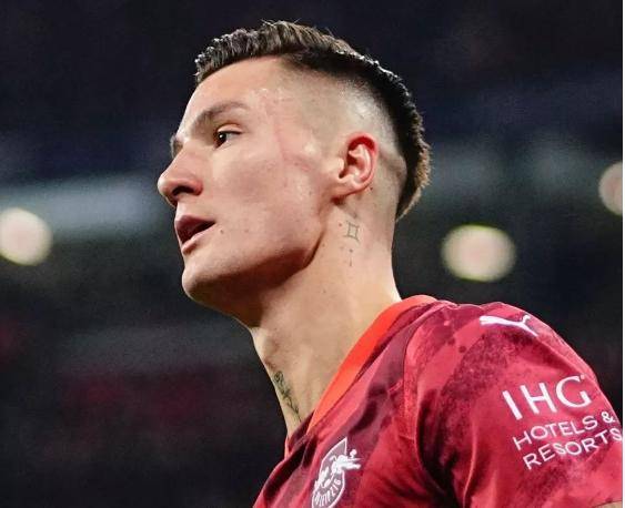 22岁德甲妖锋横空出世看不上沙特土豪转会费1亿欧两大豪门疯抢